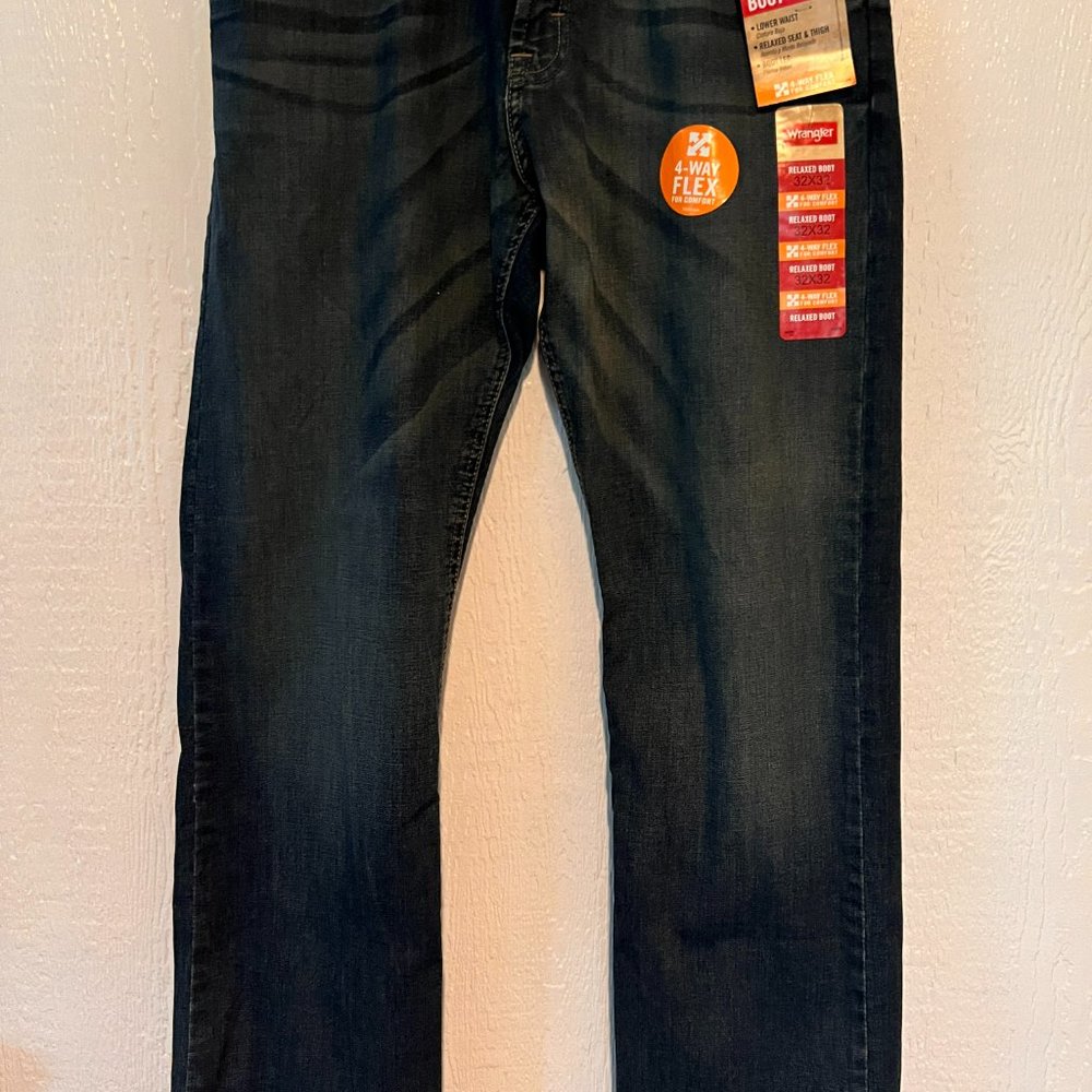 Men's Wrangler Relaxed Boot Cut Jeans Dark Blue Size 32x32